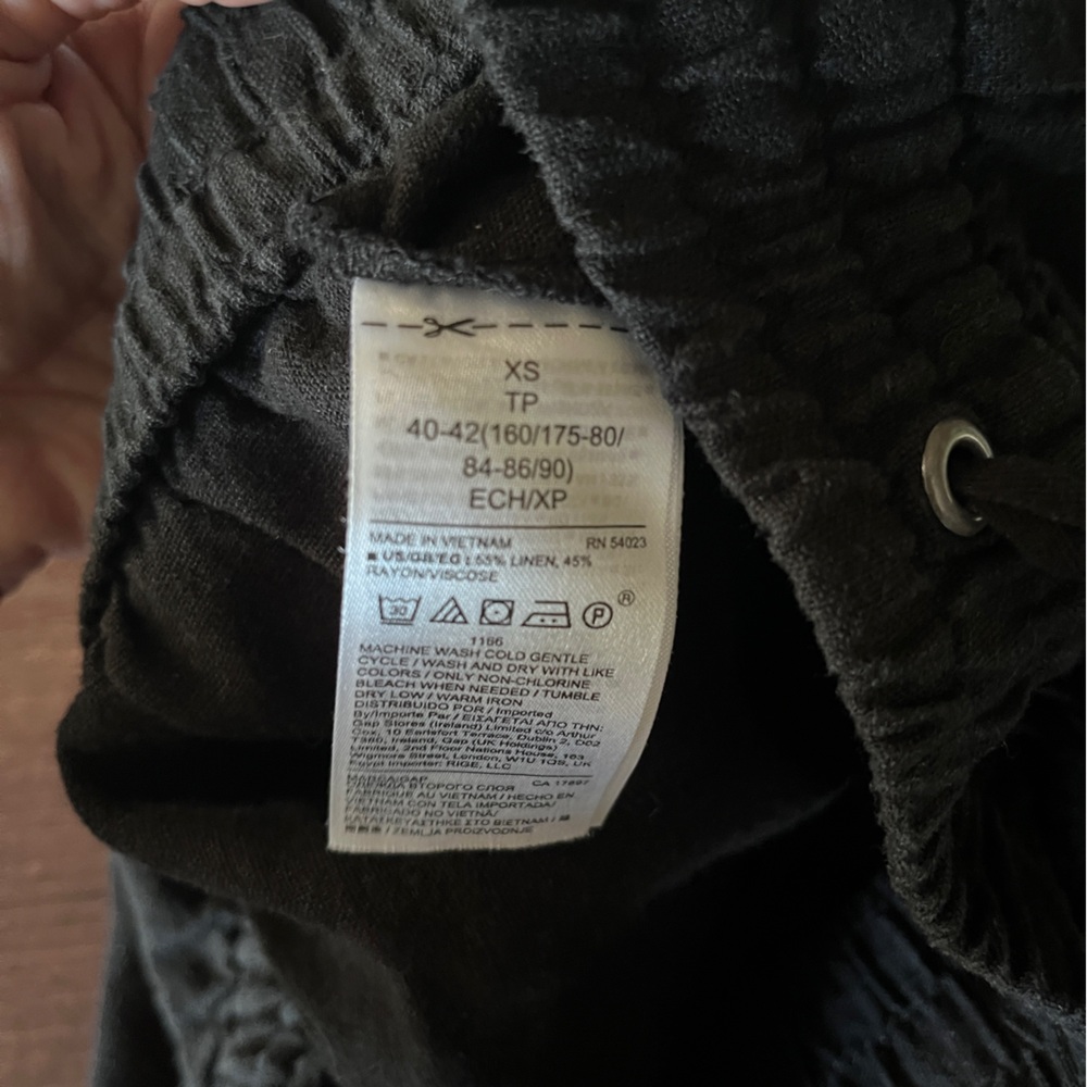 Gap size XS linen shorts black, gently worn. - Picture 5 of 5